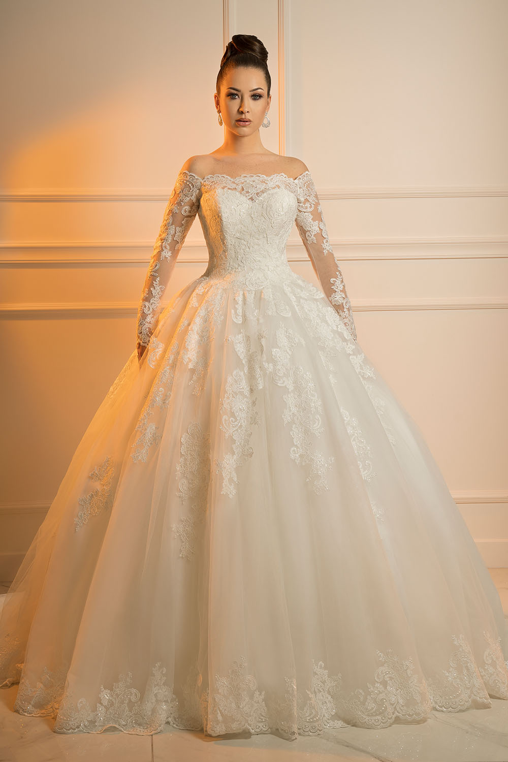 Robe de mariée princesse col bateau