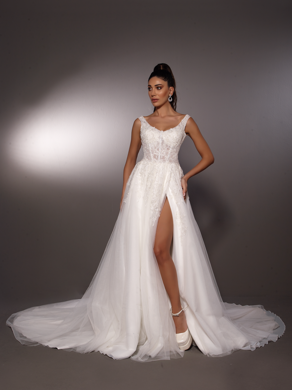 Robe de mariée princesse col carré