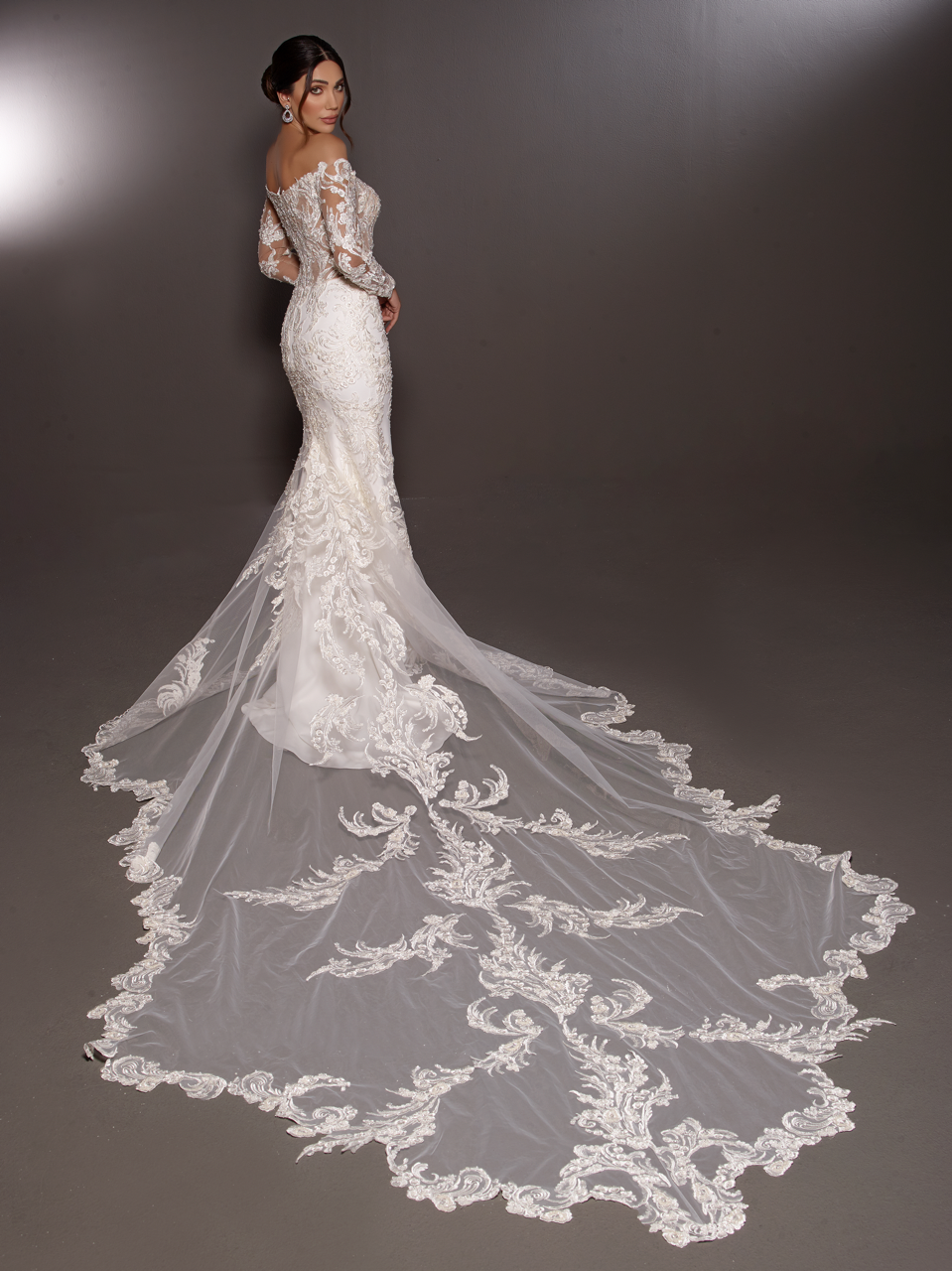 Robe de mariée en satin manches longues